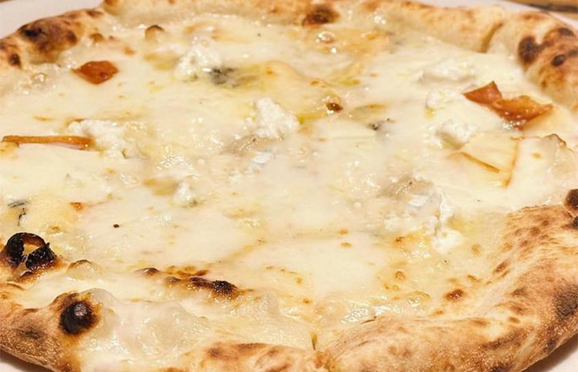 MCC ミラノ風薄焼きピッツァ クアトロフロマッジョ